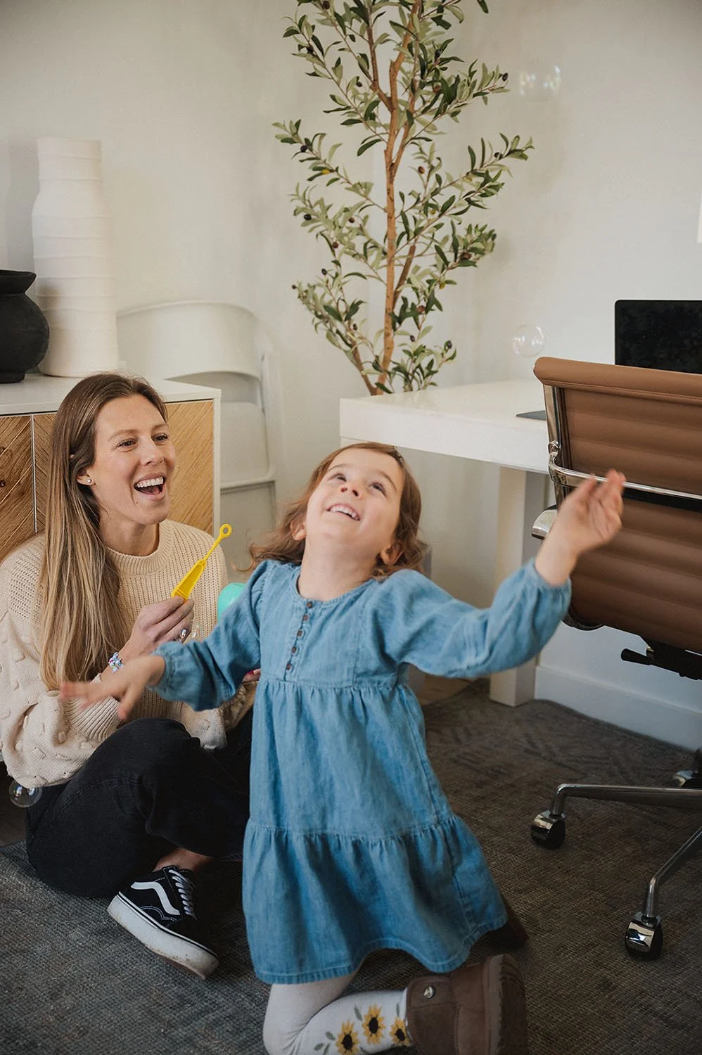 Therapist and little girl playing with bubbles