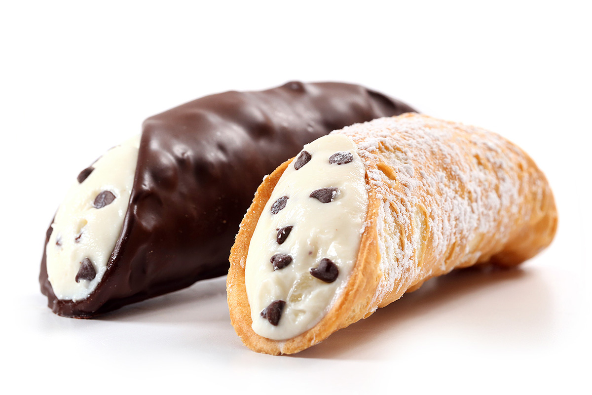 Ferrara Bakery Cannoli