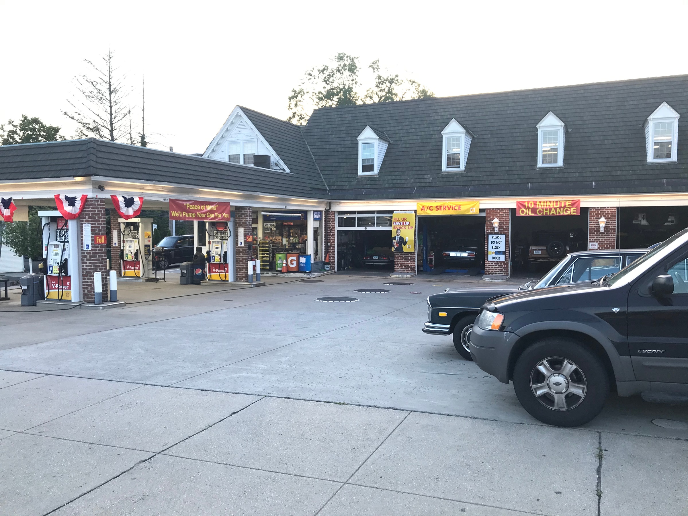 Greenwich Automotive shop