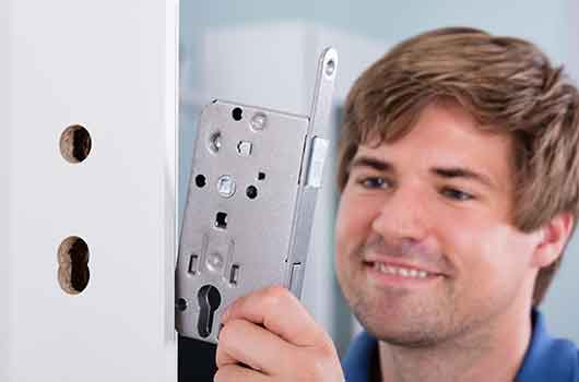 Greenwich locksmith professional