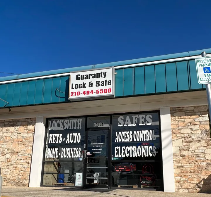 Commercial locksmith