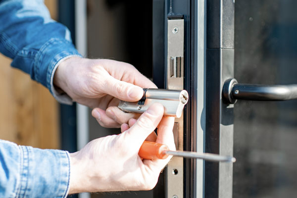 Commercial locksmith services