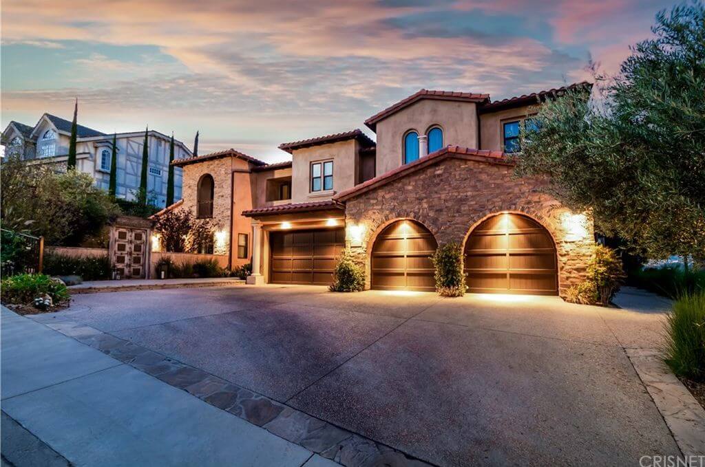 Luxury home in Chatsworth, CA