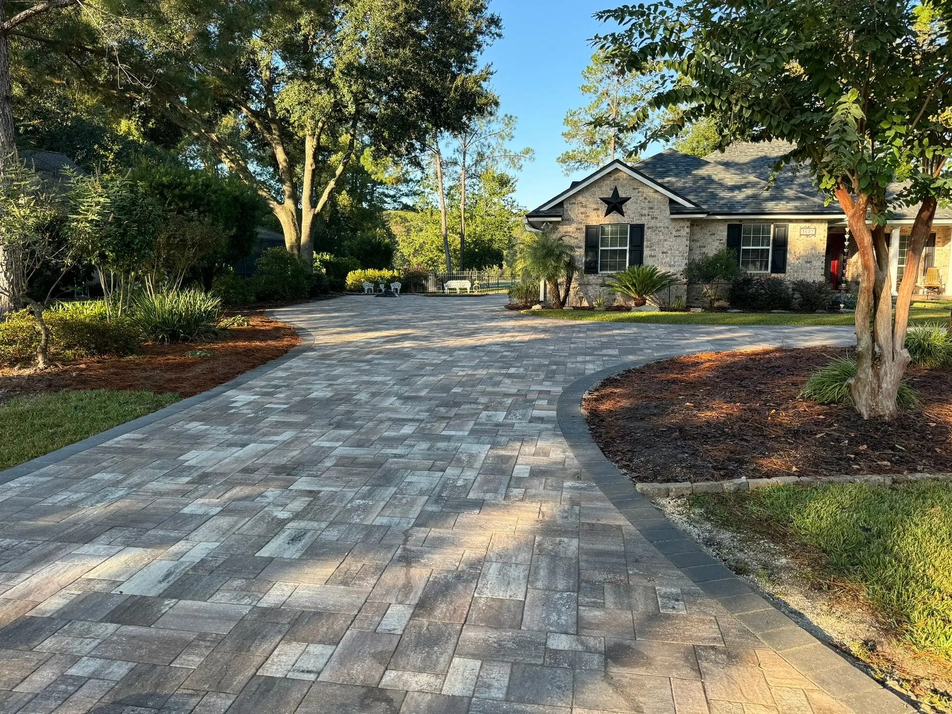 Colossal 3pc Textured Pavers in Lions Bridge