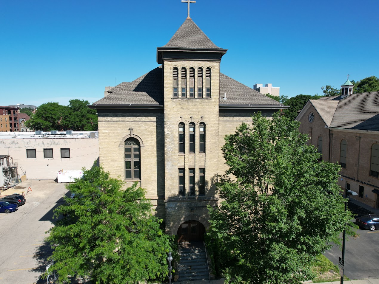 Lumen House - 142 W Johnson St