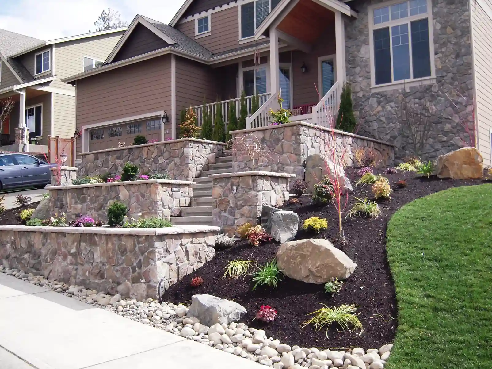 Stone retaining wall drainage landscaping
