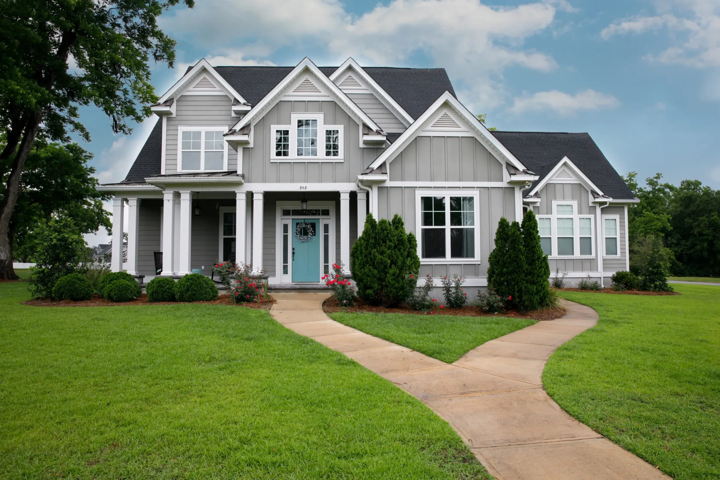 Residential roof on modern Elk River home