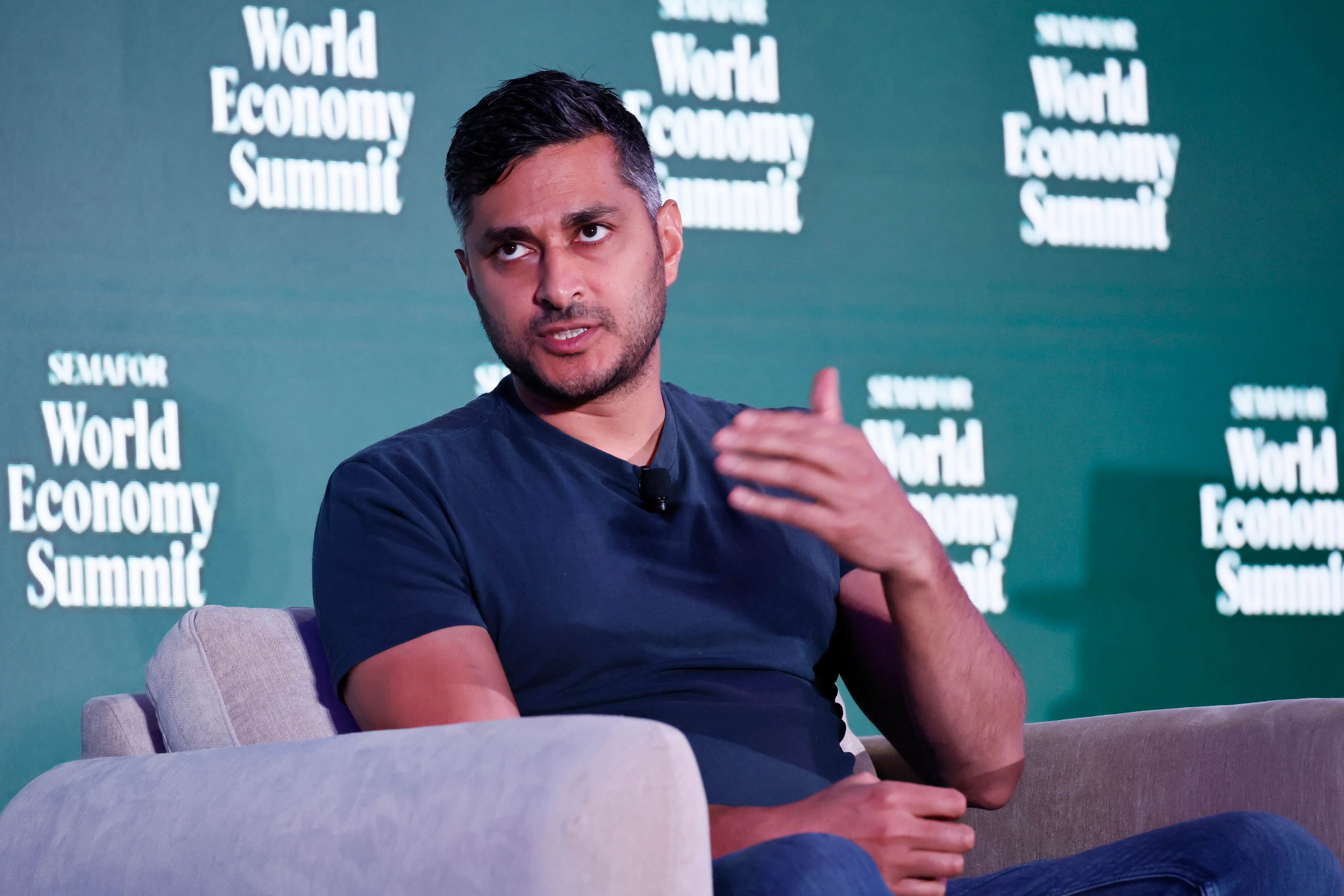 Observer editorial background