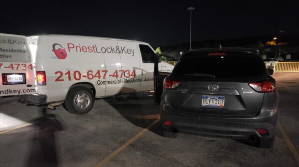 Emergency car lockout service at night