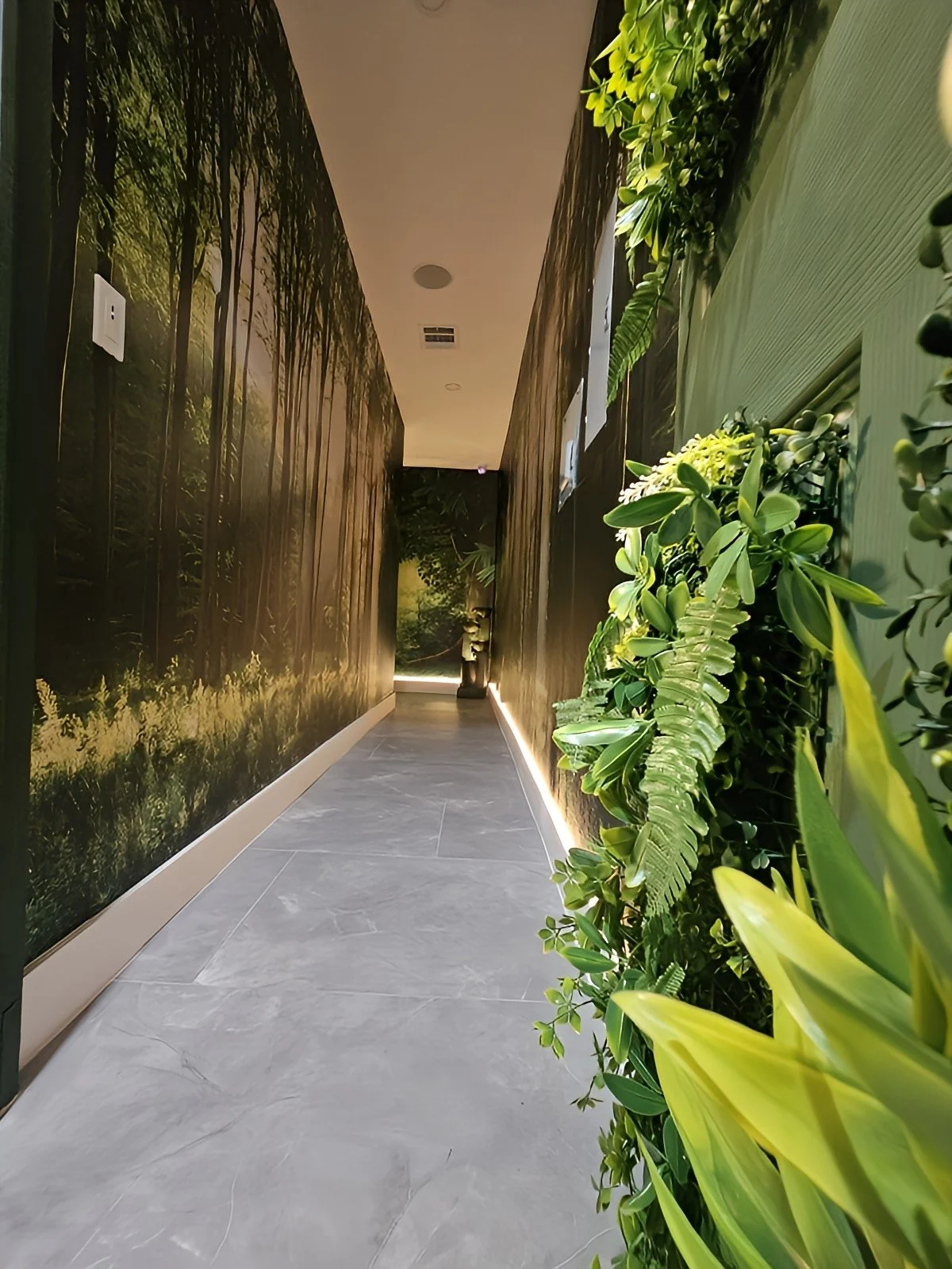 DaniHands studio hallway